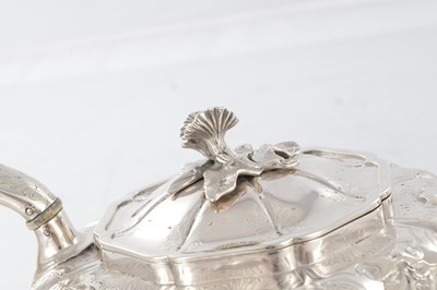 Lot 266 - A FINE 19TH CENTURY SILVER TEAPOT ON STAND OF LEAF SHAPED DESIGN