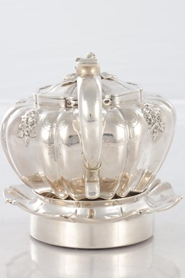 Lot 266 - A FINE 19TH CENTURY SILVER TEAPOT ON STAND OF LEAF SHAPED DESIGN