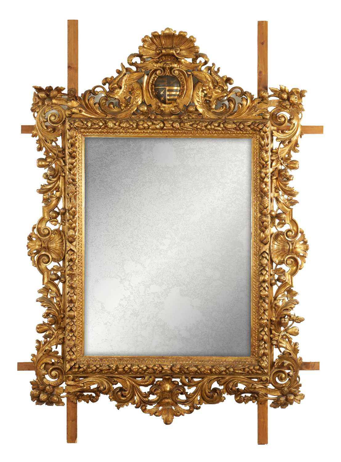 Lot 1588 - A GOOD LARGE-SIZED ITALIAN CARVED GILT WOOD HANGING MIRROR