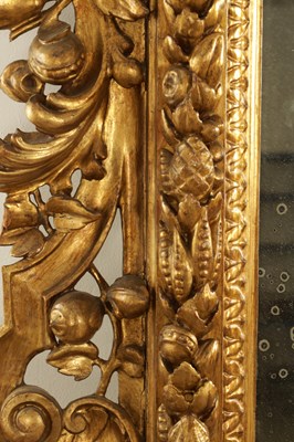 Lot 1588 - A GOOD LARGE-SIZED ITALIAN CARVED GILT WOOD HANGING MIRROR