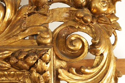 Lot 1588 - A GOOD LARGE-SIZED ITALIAN CARVED GILT WOOD HANGING MIRROR