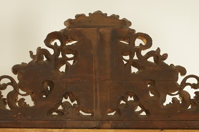 Lot 1588 - A GOOD LARGE-SIZED ITALIAN CARVED GILT WOOD HANGING MIRROR
