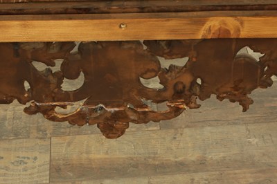 Lot 1588 - A GOOD LARGE-SIZED ITALIAN CARVED GILT WOOD HANGING MIRROR