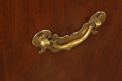 Lot 1719 - A FINE MID 18TH CENTURY MAHOGANY SERPENTINE SHAPED KNEEHOLE DESK IN THE MANNER OF THOMAS CHIPPENDALE