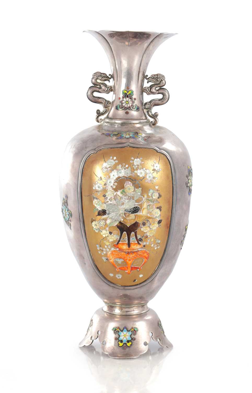 Lot 420 - A JAPANESE MEIJI PERIOD SHIBIYAMA AND SILVER VASE