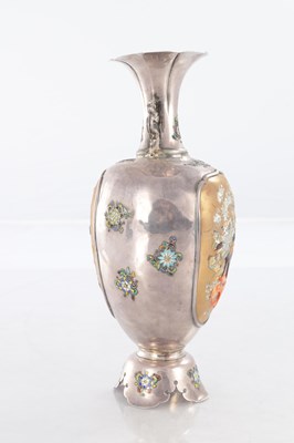 Lot 420 - A JAPANESE MEIJI PERIOD SHIBIYAMA AND SILVER VASE