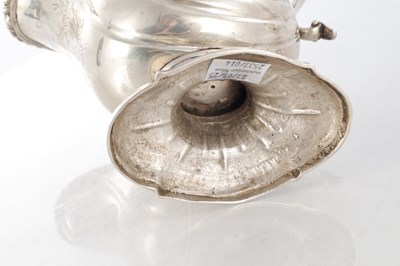 Lot 291 - A PAIR OF EARLY GEORGE III SILVER SAUCE BOATS