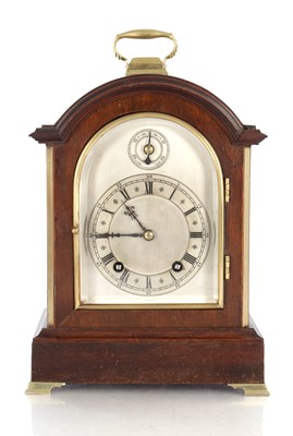 Lot 1414 - A SMALL EARLY 20TH CENTURY GERMAN QUARTER CHIMING BRACKET CLOCK