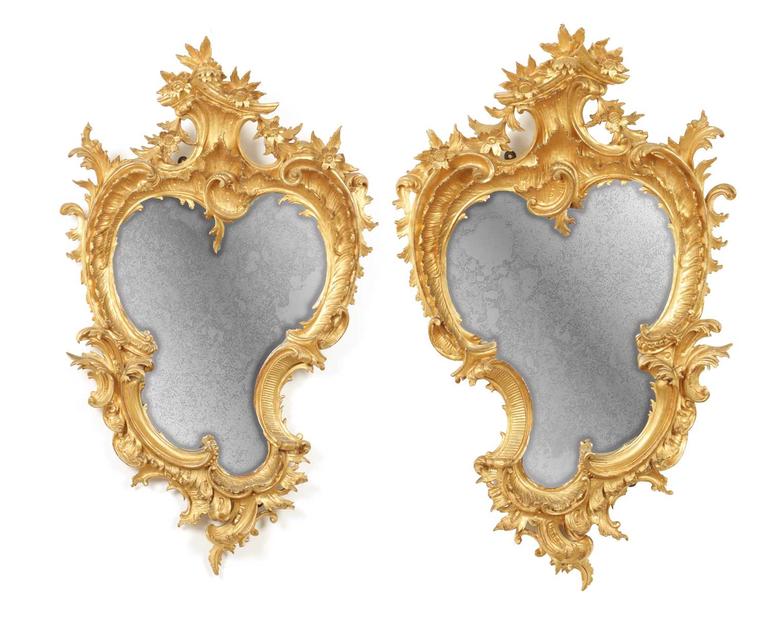 Lot 1606 - A GOOD PAIR OF 19TH CENTURY CARVED GILTWOOD HANGING MIRRORS