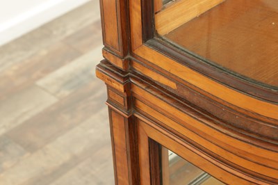 Lot 1663 - A GOOD EARLY 19TH CENTURY SATINWOOD AND MAHOGANY INLAID DISPLAY CABINET IN THE MANNER OF JOHN HOWARD AND SON