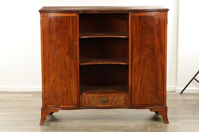 Lot 1629 - AN UNUSUAL GEORGE III CROSS-BANDED FLAMED MAHOGANY SERPENTINE FRONTED SIDE CABINET