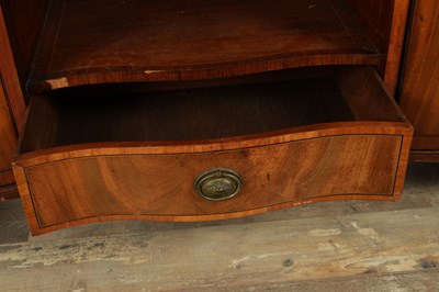 Lot 1629 - AN UNUSUAL GEORGE III CROSS-BANDED FLAMED MAHOGANY SERPENTINE FRONTED SIDE CABINET