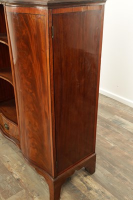 Lot 1629 - AN UNUSUAL GEORGE III CROSS-BANDED FLAMED MAHOGANY SERPENTINE FRONTED SIDE CABINET