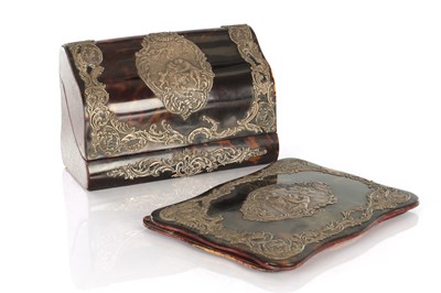 Lot 194 - AN EDWARDIAN TORTOISESHELL AND SILVER MOUNTED DESK SET