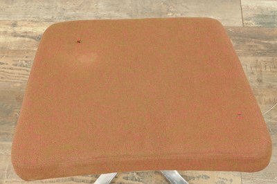 Lot 1637 - A CHAISE SEAGULL DE GOSTA BERG AND STENERIK ERIKSSON FOOT STOOL