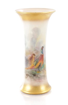 Lot 85 - AN EARLY 20TH CENTURY JAMES STINTON ROYAL WORCESTER CABINET SPILL VASE OF SMALL SIZE