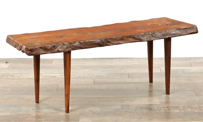 Lot 1736 - AN EARLY 20TH CENTURY YEW WOOD BENCH / COFFEE TABLE