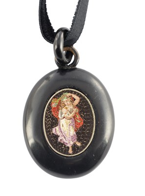 Lot 109 - A 19TH CENTURY ITALIAN MICRO MOSAIC PENDANT