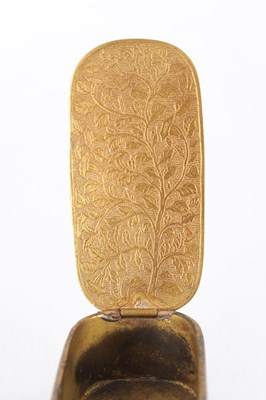 Lot 378 - A CHINESE GILT BRONZE AND CARVED JADE SNUFF BOX