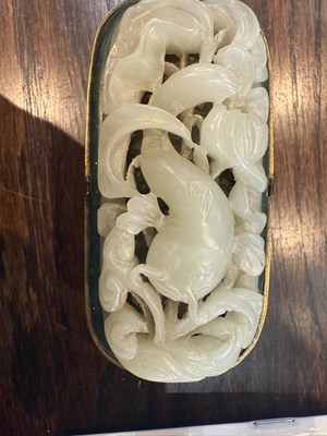 Lot 378 - A CHINESE GILT BRONZE AND CARVED JADE SNUFF BOX