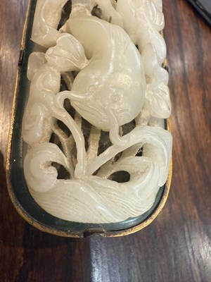 Lot 378 - A CHINESE GILT BRONZE AND CARVED JADE SNUFF BOX