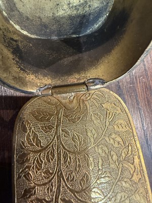 Lot 378 - A CHINESE GILT BRONZE AND CARVED JADE SNUFF BOX