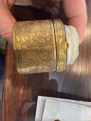 Lot 378 - A CHINESE GILT BRONZE AND CARVED JADE SNUFF BOX