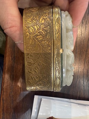 Lot 378 - A CHINESE GILT BRONZE AND CARVED JADE SNUFF BOX
