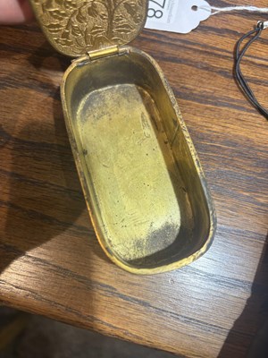 Lot 378 - A CHINESE GILT BRONZE AND CARVED JADE SNUFF BOX