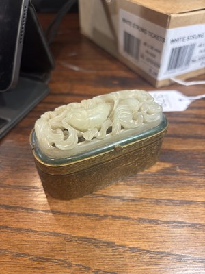 Lot 378 - A CHINESE GILT BRONZE AND CARVED JADE SNUFF BOX