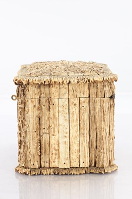 Lot 966 - A 19TH CENTURY ANGLO INDIAN VIZAGAPATAM STAG HORN SERPENTINE TEA CADDY