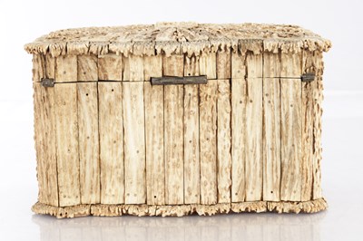 Lot 966 - A 19TH CENTURY ANGLO INDIAN VIZAGAPATAM STAG HORN SERPENTINE TEA CADDY