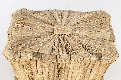 Lot 966 - A 19TH CENTURY ANGLO INDIAN VIZAGAPATAM STAG HORN SERPENTINE TEA CADDY