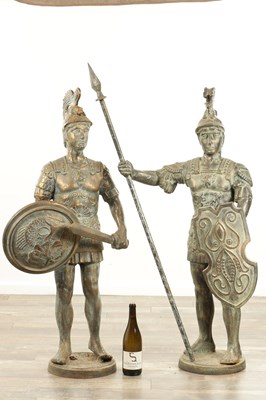 Lot 925 - A LARGE PAIR OF 20TH CENTURY BRONZE STATUES OF ROMAN SOLDIERS