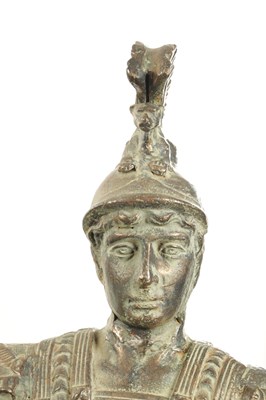 Lot 925 - A LARGE PAIR OF 20TH CENTURY BRONZE STATUES OF ROMAN SOLDIERS