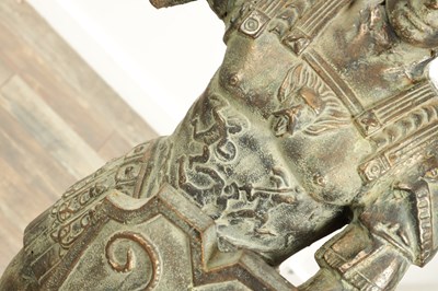 Lot 925 - A LARGE PAIR OF 20TH CENTURY BRONZE STATUES OF ROMAN SOLDIERS