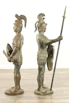 Lot 925 - A LARGE PAIR OF 20TH CENTURY BRONZE STATUES OF ROMAN SOLDIERS