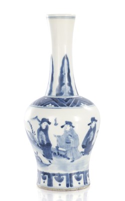 Lot 409 - A CHINESE BLUE AND WHITE PORCELAIN BOTTLE NECK VASE