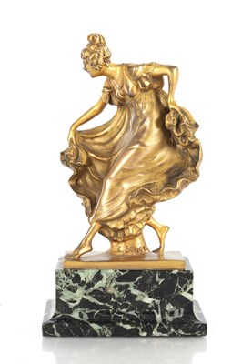 Lot 794 - ERNST SEGAR (1868 - 1939). AN EARLY 20TH CENTURY ART NOVEAU GILT BRONZE OF A DANCING GIRL