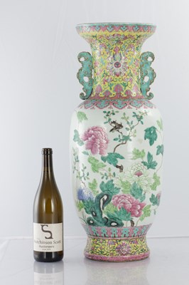 Lot 485 - A LARGE CHINESE FAMILLE ROSE PORCELAIN HALL VASE