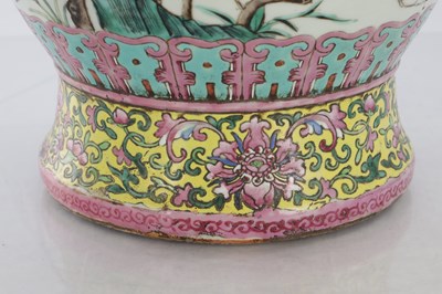 Lot 485 - A LARGE CHINESE FAMILLE ROSE PORCELAIN HALL VASE