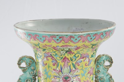 Lot 485 - A LARGE CHINESE FAMILLE ROSE PORCELAIN HALL VASE