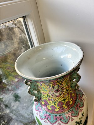 Lot 485 - A LARGE CHINESE FAMILLE ROSE PORCELAIN HALL VASE