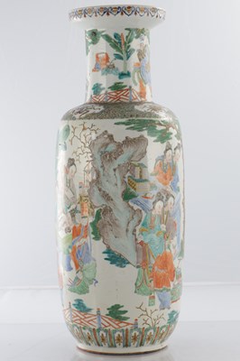 Lot 372 - A LARGE 19TH CENTURY FAMILLE VERTE CHINESE PORCELAIN HALL VASE