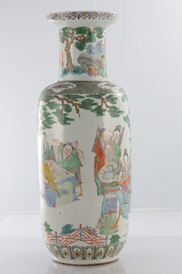 Lot 372 - A LARGE 19TH CENTURY FAMILLE VERTE CHINESE PORCELAIN HALL VASE