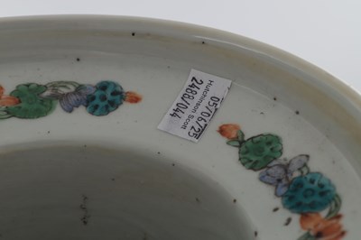 Lot 372 - A LARGE 19TH CENTURY FAMILLE VERTE CHINESE PORCELAIN HALL VASE