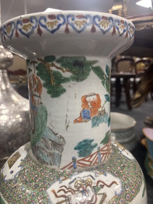 Lot 372 - A LARGE 19TH CENTURY FAMILLE VERTE CHINESE PORCELAIN HALL VASE