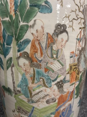 Lot 372 - A LARGE 19TH CENTURY FAMILLE VERTE CHINESE PORCELAIN HALL VASE