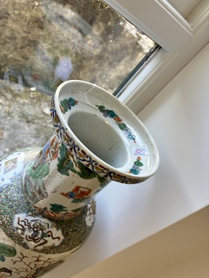 Lot 372 - A LARGE 19TH CENTURY FAMILLE VERTE CHINESE PORCELAIN HALL VASE