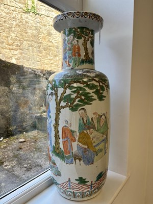 Lot 372 - A LARGE 19TH CENTURY FAMILLE VERTE CHINESE PORCELAIN HALL VASE